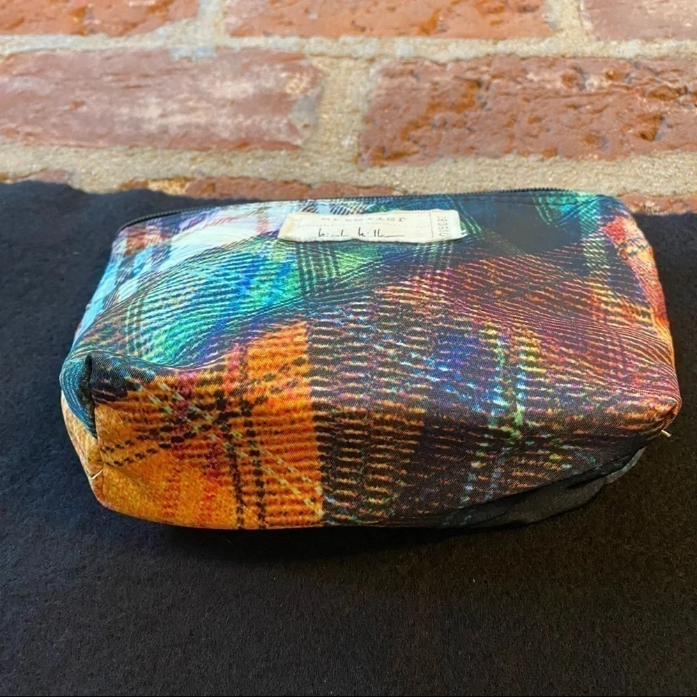 Nicole Miller Artelier small makeup bag